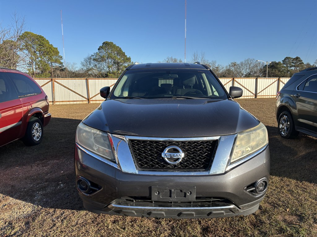 2014 Nissan Pathfinder SV's photo